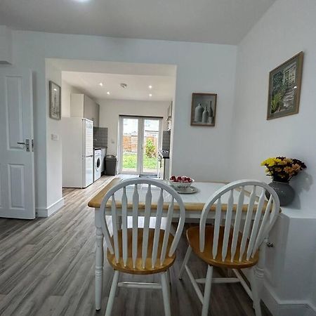 Bali Bliss Garden Flat With Parking Apartment เอนฟิลด์ ภายนอก รูปภาพ