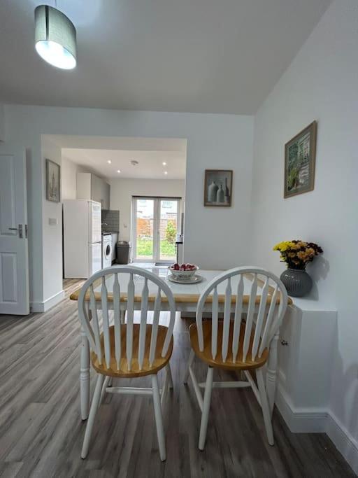 Bali Bliss Garden Flat With Parking Apartment เอนฟิลด์ ภายนอก รูปภาพ