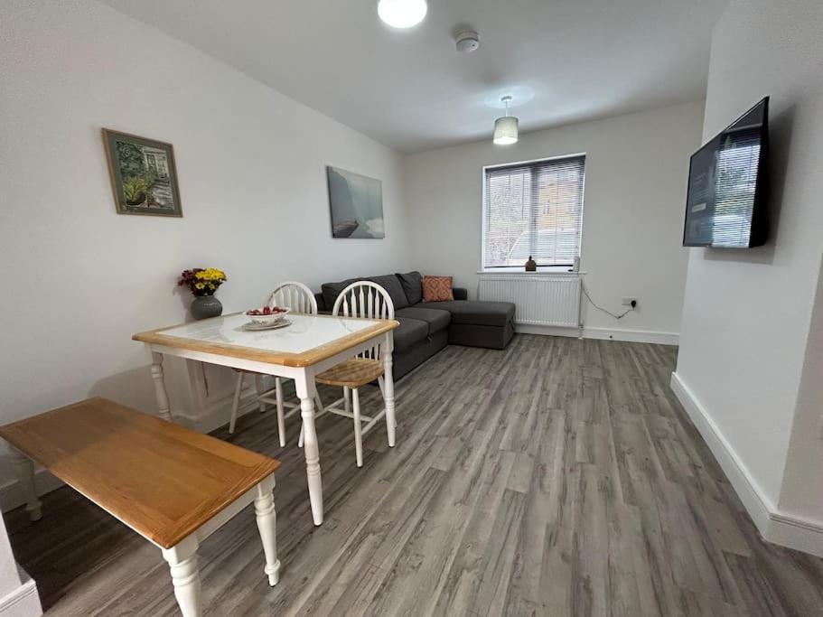 Bali Bliss Garden Flat With Parking Apartment เอนฟิลด์ ภายนอก รูปภาพ